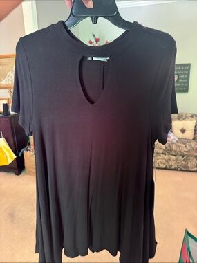 Jennifer Lopez Black Short-Sleeve Keyhole Tee